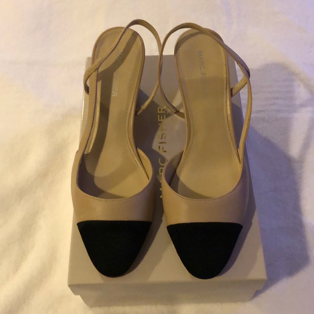 Marc Fisher Laynie Leather Biege/Black Slingbacks